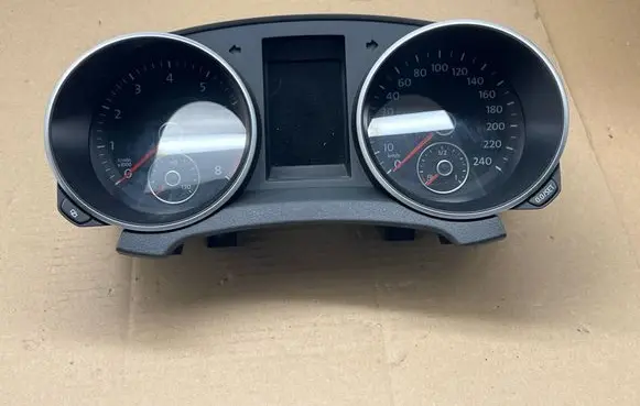 Volkswagen Golf SportWagen Speedometer (instrument cluster) 5K0920870F