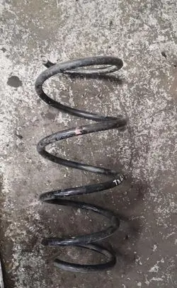 Toyota Avensis T270 Front coil spring