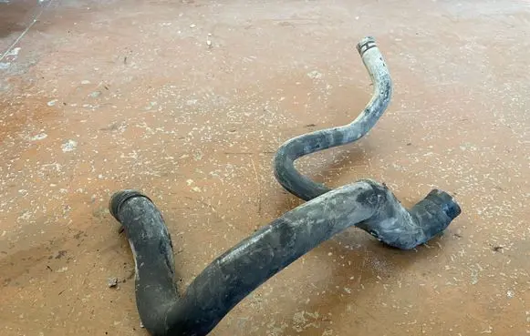 Ford Mondeo Mk III Engine coolant pipe/hose