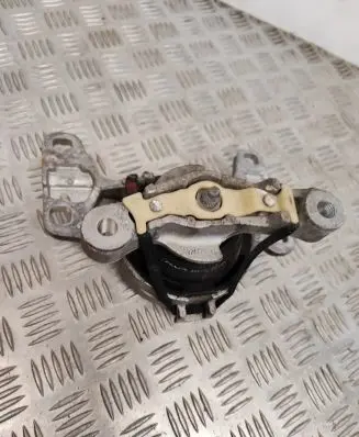 Volvo V40 Engine mount bracket 31359639