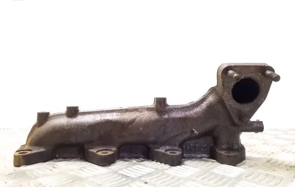 Toyota Avensis T220 Exhaust manifold