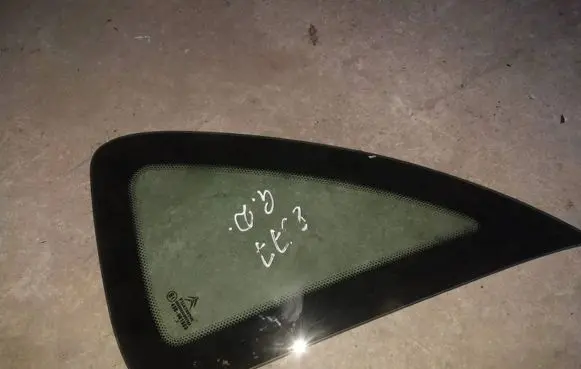 Citroen C3 Rear side window
