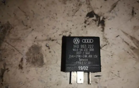 Audi A8 S8 D2 4D Other relay 1H0953227 C2918