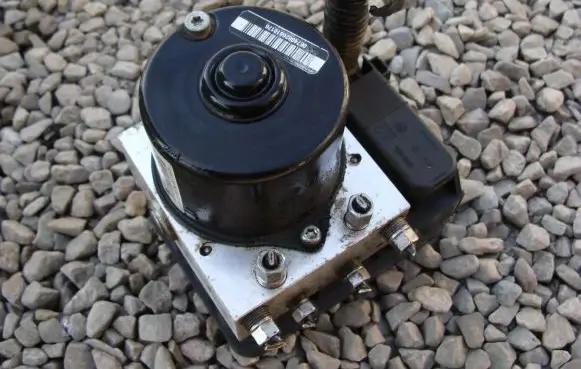 Mazda 3 I ABS Pump 6N61-2C405-GA