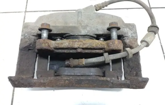 Volvo XC70 Front brake caliper