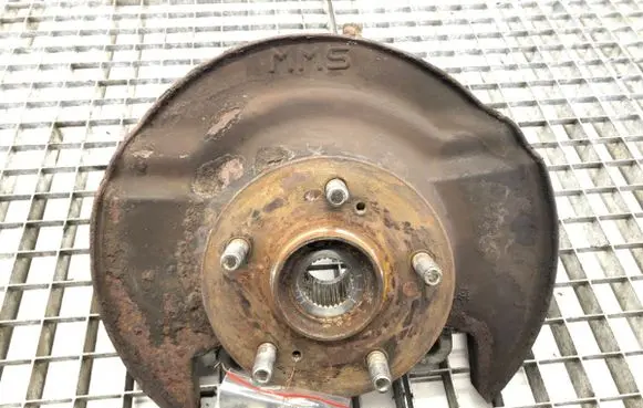 Honda CR-V Front wheel hub spindle knuckle