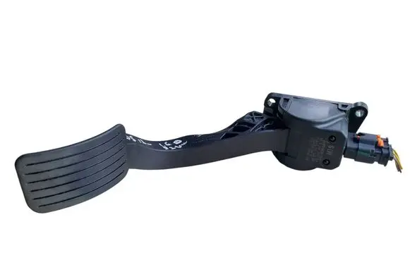Accelerator throttle pedal