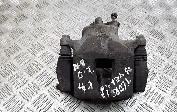 Toyota Corolla Verso E121 Front brake caliper