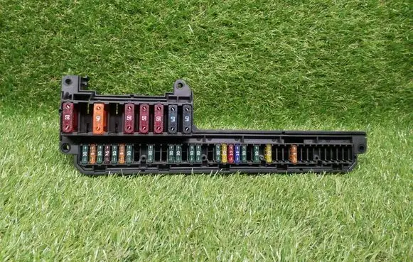 BMW 5 E60 E61 Fuse box set 15613290
