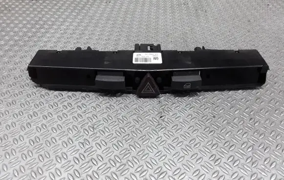 Opel Zafira B Hazard light switch 13100105