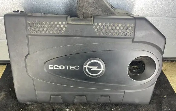 Opel Astra J Engine cover (trim) 55576416