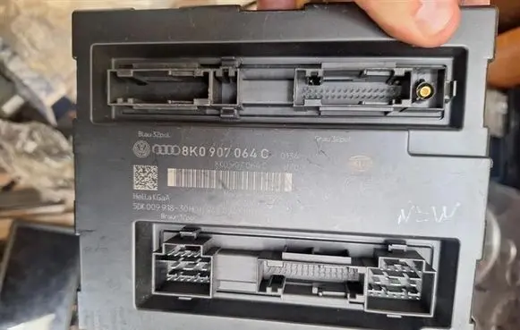 Audi A4 S4 B8 8K Comfort/convenience module 8K0907064C