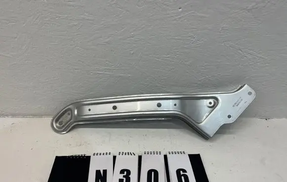 MG HS Headlight/headlamp mounting bracket 30137581