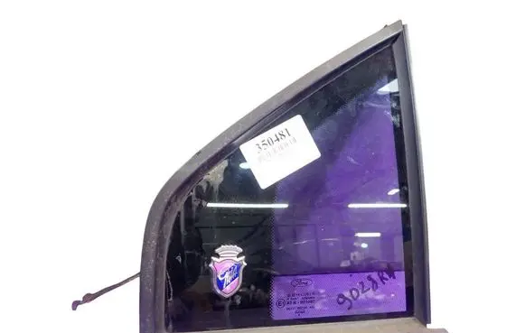 Ford Mondeo Mk III Front door window glass four-door 