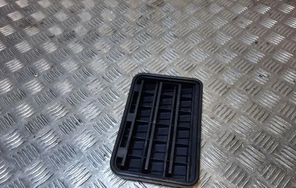 BMW 6 F12 F13 Quarter panel pressure vent 6962293