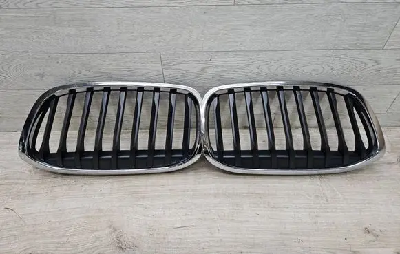 BMW 2 F46 Front bumper upper radiator grill 7467457 7467458