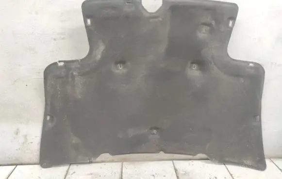 Engine bonnet/hood sound/heat insulation