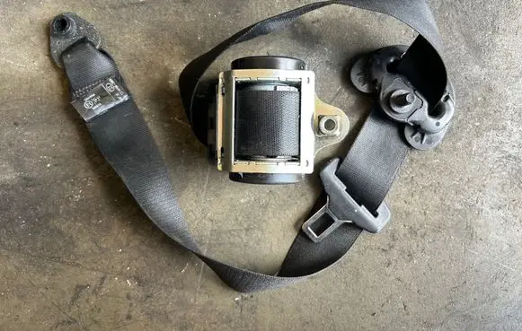 BMW 5 E60 E61 Front seatbelt 601629600D