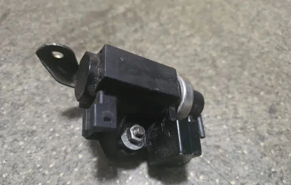 BMW 5 E39 Turbo solenoid valve 2247906 72279600