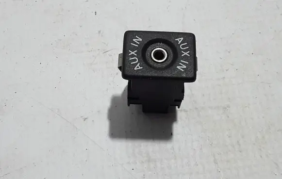 Volkswagen Caddy AUX in-socket connector 5M0035724