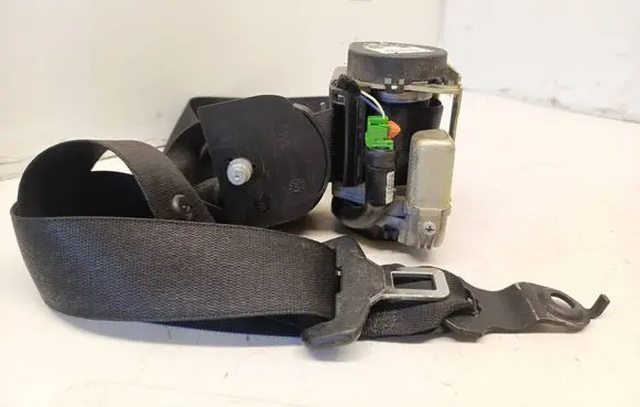Mercedes-Benz E W211 Front seatbelt 561014601 008L000 21516