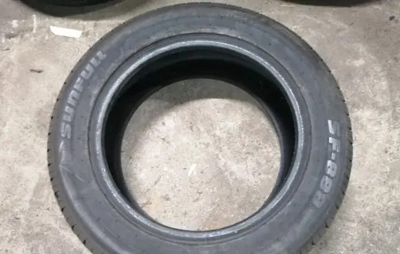 Volkswagen Golf IV R17 summer tire 23555R17