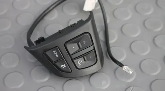 Suzuki Swift II Steering wheel buttons/switches 