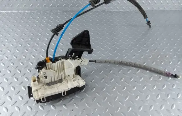 Mercedes-Benz GLK (X204) Rear door lock A2047301835