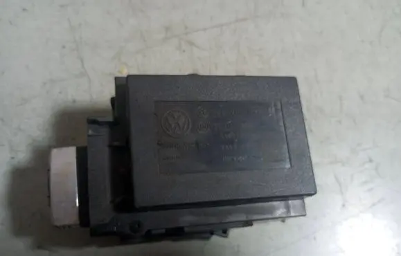 Volkswagen PASSAT B6 Ignition lock 3C0905843M 33303301 11601200202728