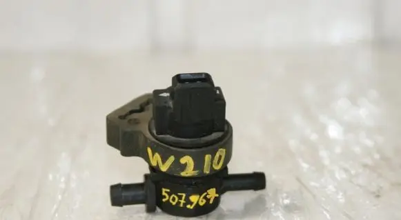 Mercedes-Benz Vito Viano W638 Electromagnetic valve A0004701593