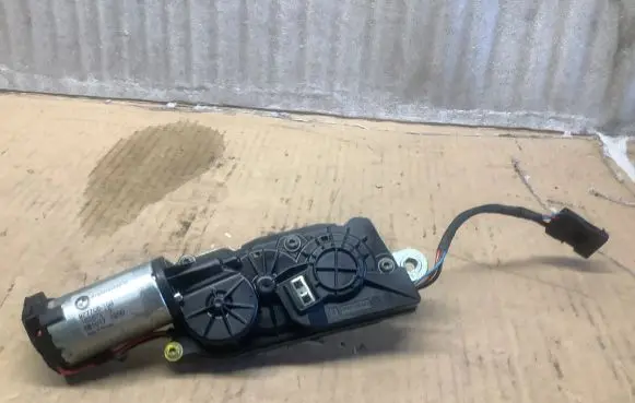 BMW X5 E70 Tailgate boot lock/latch motor 977706103