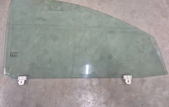 Fiat Fullback Front door window glass four-door