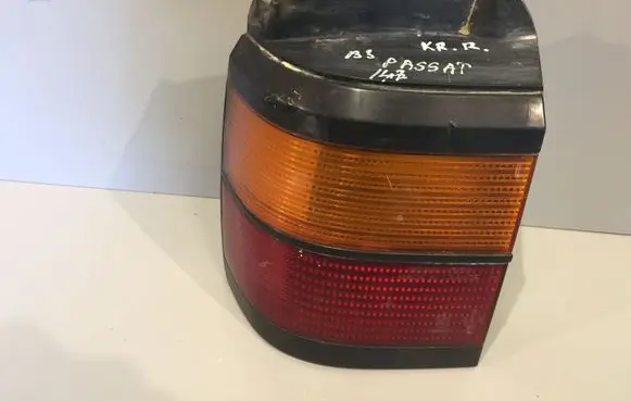 Volkswagen PASSAT B3 Rear/tail lights 333945111