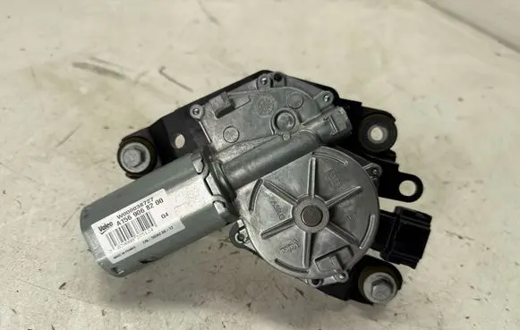 Infiniti QX30 Rear window wiper motor A1569068200 W000038727