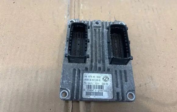 Fiat 500 Engine control unit/module 51847332 7NV1XAV1 0099847A