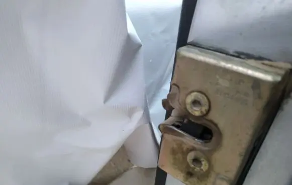 Seat Toledo I (1L) Front door lock 1l0837016