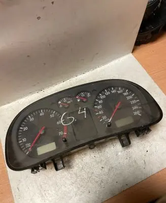 Volkswagen Golf IV Speedometer (instrument cluster) 1J0919860D 0263604000 03017104260034