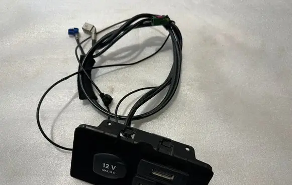 Mercedes-Benz CLS C218 X218 USB socket connector A2188210311