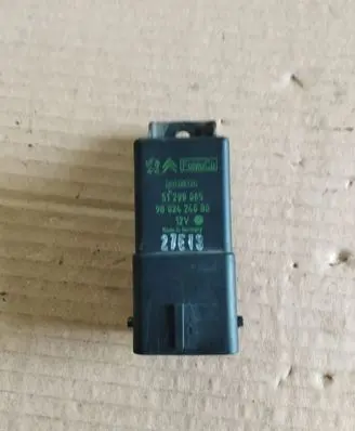 Peugeot 2008 I Glow plug pre-heat relay 9802424080