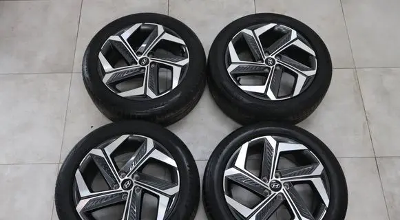 Hyundai Tucson IV NX4 R19 alloy rim
