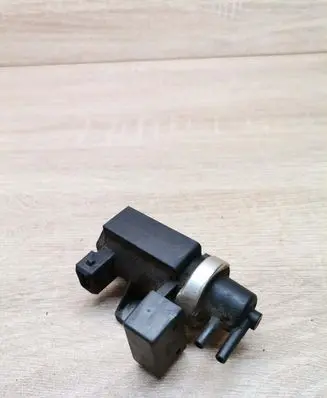BMW 5 E60 E61 Turbo solenoid valve 2247906 72279600