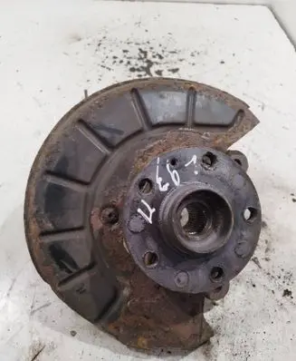 Skoda Octavia Mk2 (1Z) Front wheel hub spindle knuckle