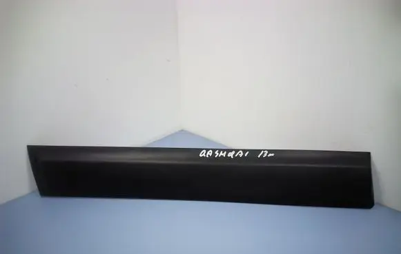 Nissan Qashqai Front door trim (molding) 80871JD
