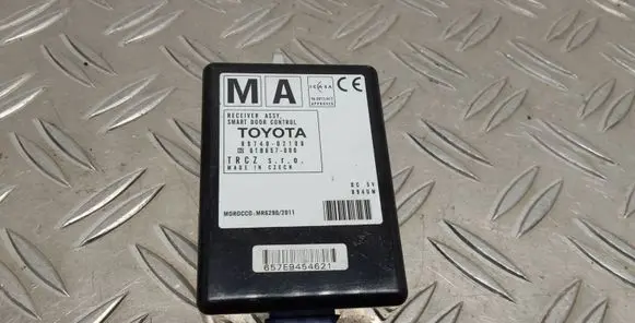 Toyota Auris E180 Door control unit/module 8974002100