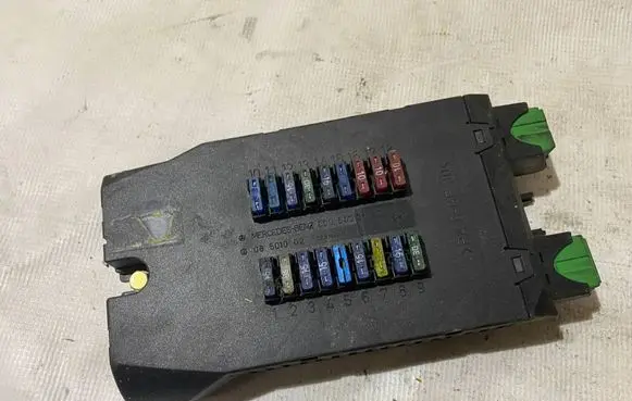 Mercedes-Benz Vito Viano W638 Fuse module 0005400650 A0005400650