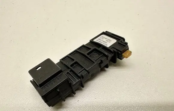 Mercedes-Benz C W204 Outside/exterior temperature sensor A2048210851 0A0862470C26 2940708500