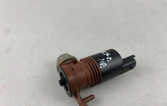 Renault Arkana Windscreen/windshield washer pump 1077030001