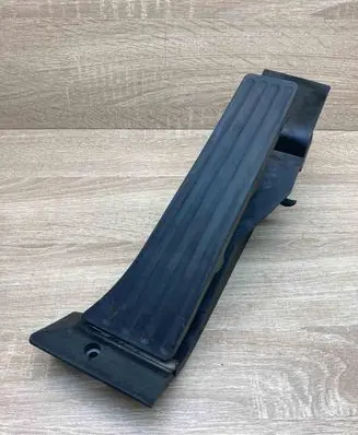 BMW 7 E65 E66 Accelerator throttle pedal 6772645 25916010