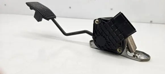 Nissan Primera Accelerator pedal position sensor 18002AU610 1988000060