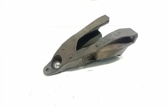 Volkswagen Transporter - Caravelle T5 Engine mounting bracket 7E0199370